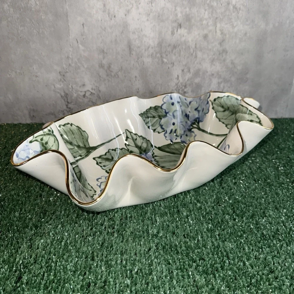Susan Gordon Pottery Ceramic Juliette Blue Hydrangea Wavy Bowl 22k Gold Trim